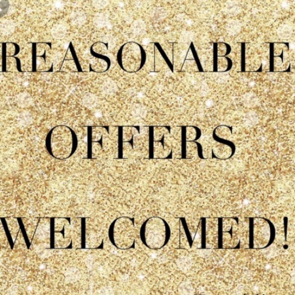 Make a REASONABLE OFFER!!! 🙃💋